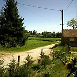 Le Petit Savriere Bed & Breakfast Tronget